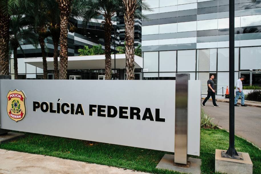 Ministros Luiz Fux e André Mendonça recebem conteúdo de celular de Vorcaro e geram tensão