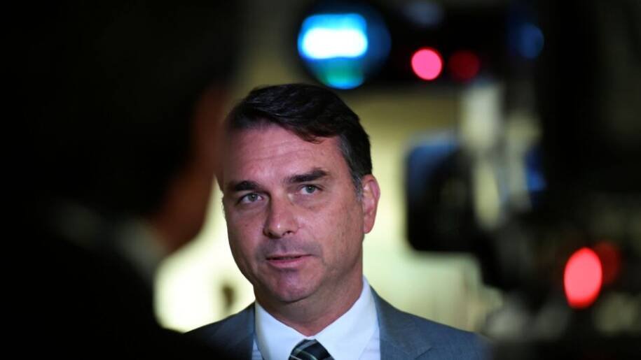 MPE solicita bloqueio de perfil de George Marques por fake news sobre Flávio Bolsonaro