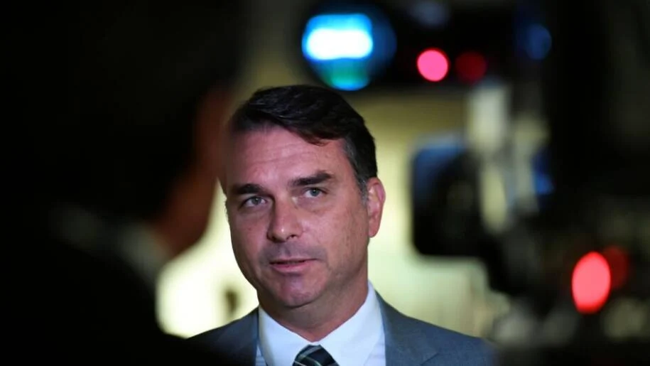 MPE solicita bloqueio de perfil de George Marques por fake news sobre Flávio Bolsonaro