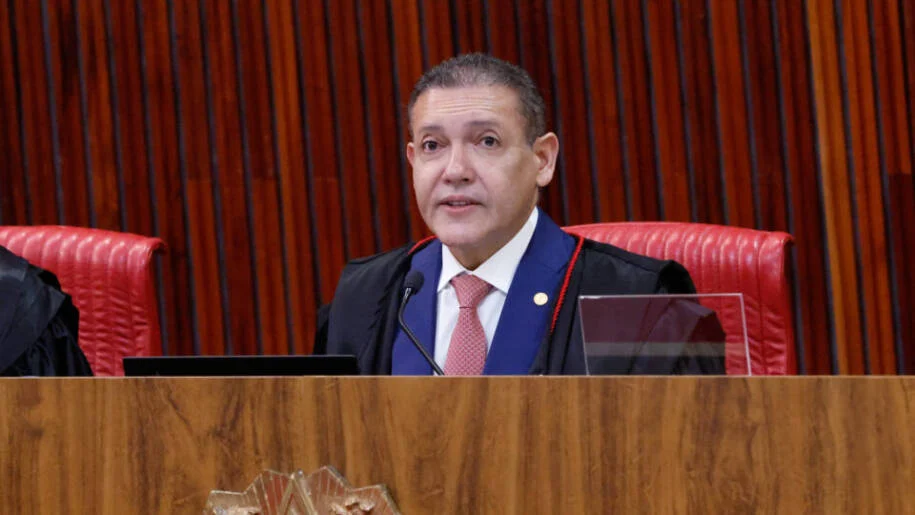Nunes Marques suspende jingle de Lula que liga Flávio a rachadinha e Banco Master