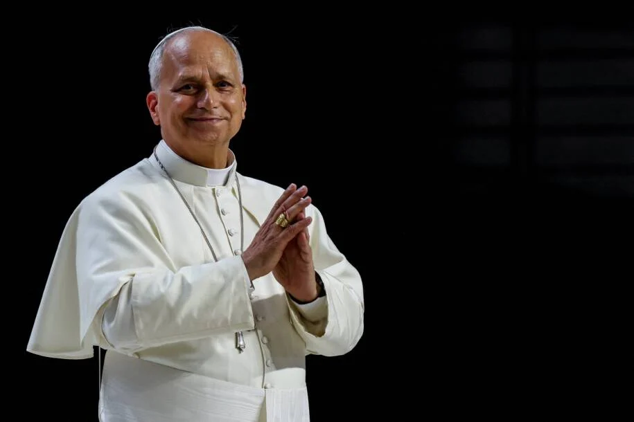 Papa Leão critica guerra dos EUA e alerta sobre crise na ONU em Paris
