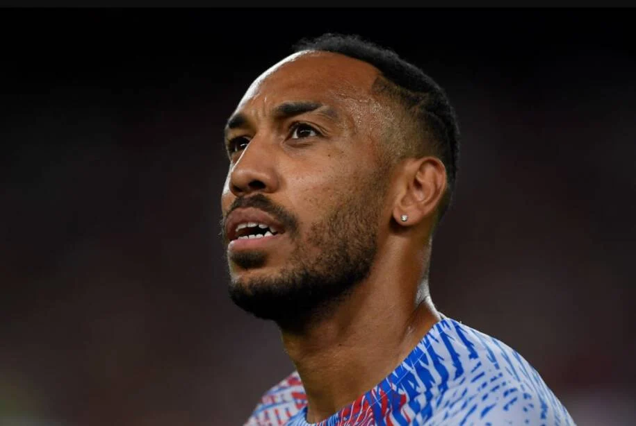 Pierre-Emerick Aubameyang anuncia aposentadoria da seleção do Gabão após humilhação