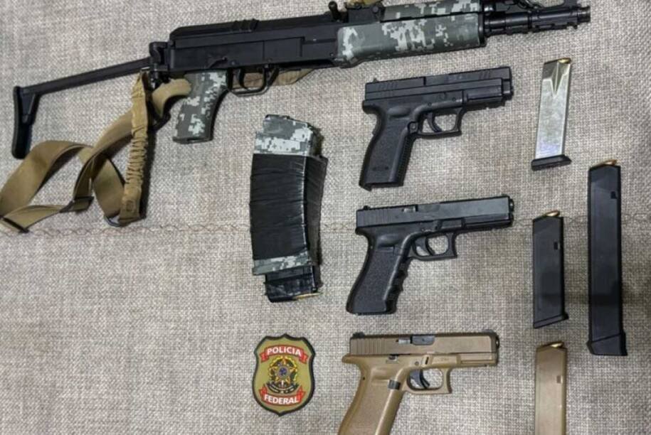 Polícia Federal bloqueia R$ 75 milhões e cumpre mandados em MS após apreensão de armas