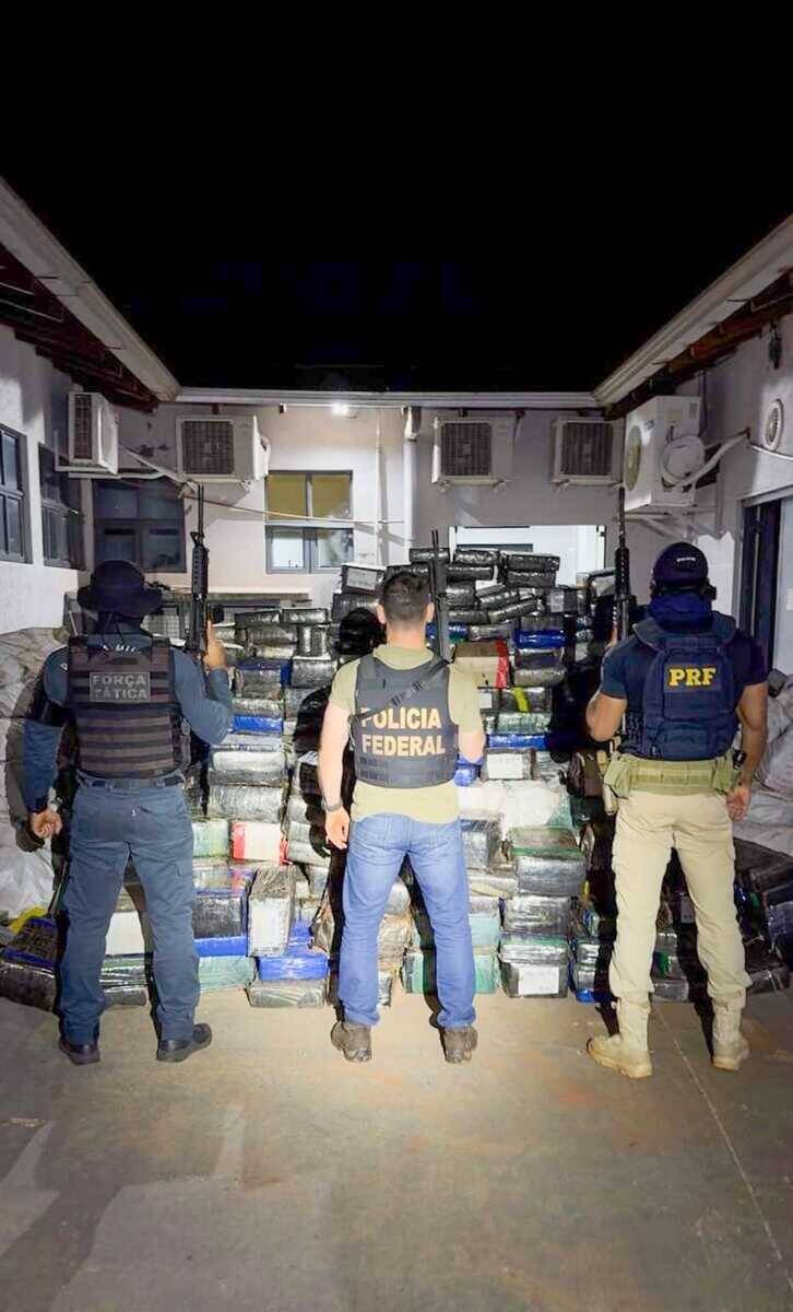 PRF, Polícia Federal e Militar apreendem 7,14 toneladas de maconha em Itaquiraí