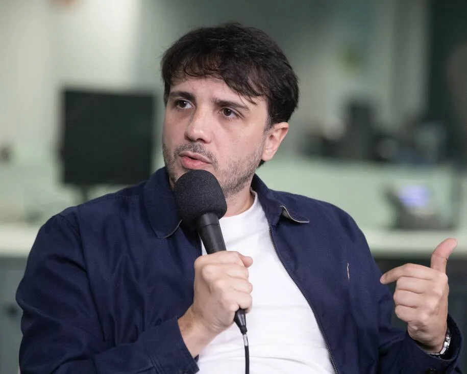 Renan Santos aciona STF e pede fim de sigilo sobre fraudes no INSS e fake news
