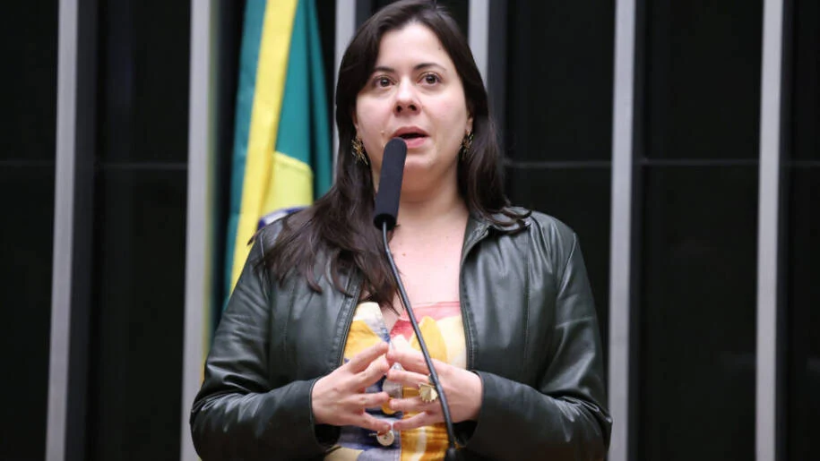 Sâmia Bomfim cobra TSE após decisão que suspendeu campanha de Renan Santos