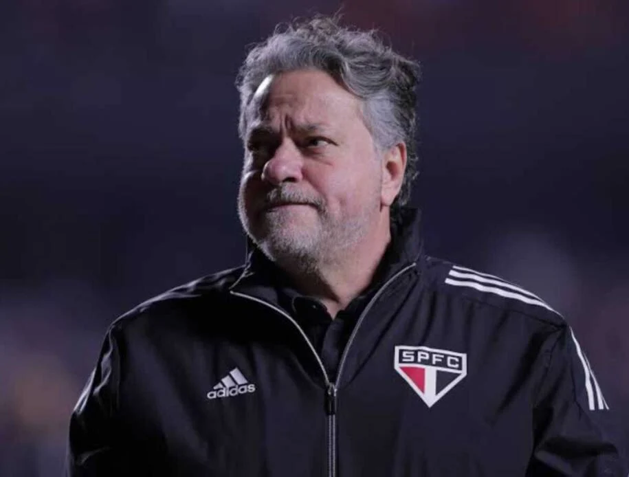 São Paulo expulsa Júlio Casares após votação de 224 a 2 por gestão temerária