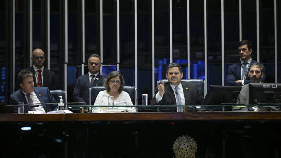 Senado aprova MP que elimina imposto de importação e aguarda sanção de Lula