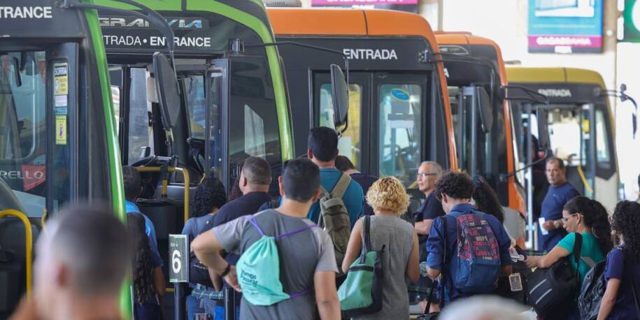 Senado aprova PEC 221 e 67% dos brasileiros alertam sobre saúde na jornada 6x1