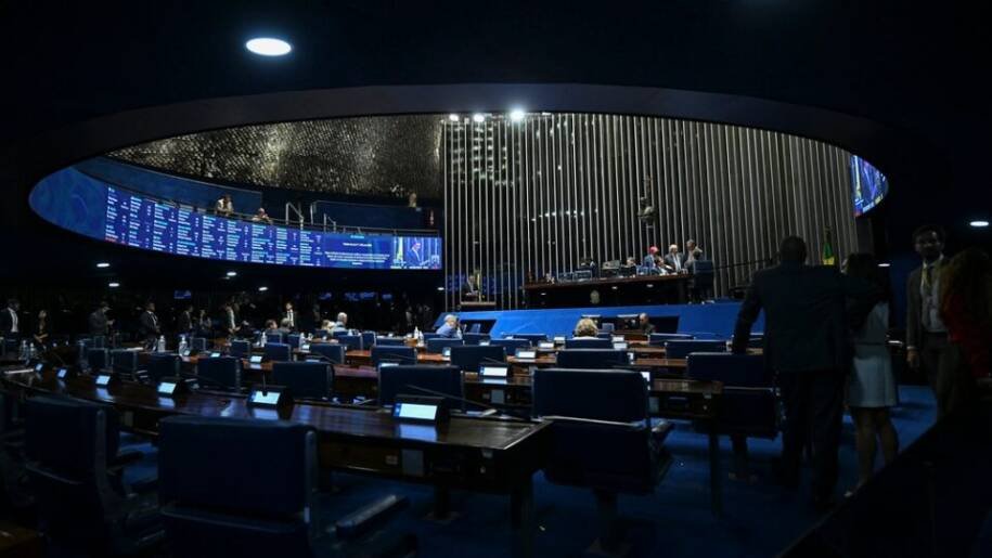 Senador Eduardo Braga aprova R$ 5 bilhões para minerais críticos e gera polêmica