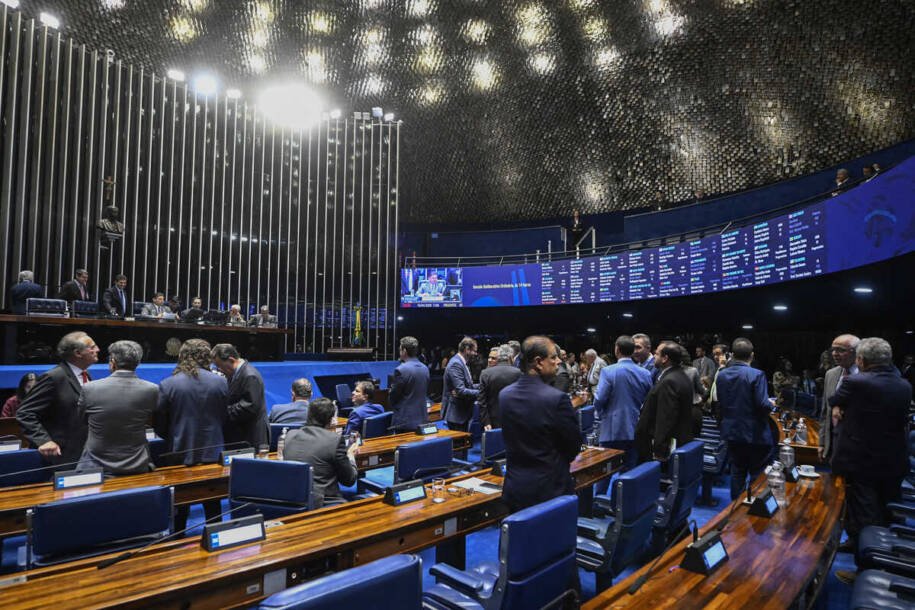 Senadores criticam adiamento de investigação contra Alexandre de Moraes no STF