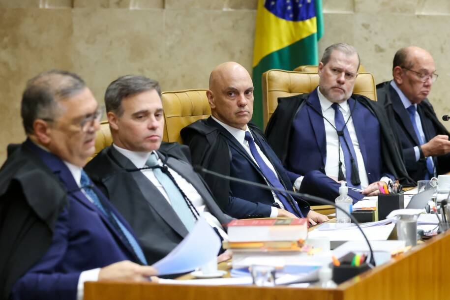 STF decide adiar julgamento de Moraes e Mendonça após pedido de vista de Dino