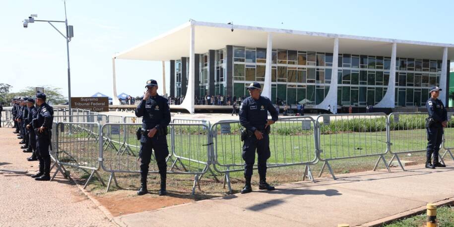 STF decide sobre investigação de Moraes e Mendonça após pedido de Flávio Dino