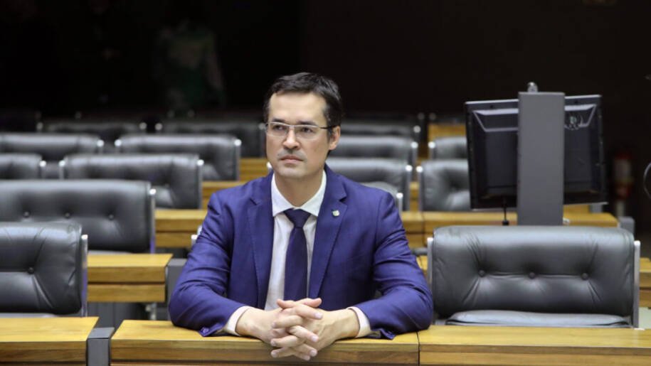 TRE-PR mantém candidatura de Deltan Dallagnol ao Senado, mas campanha é suspensa