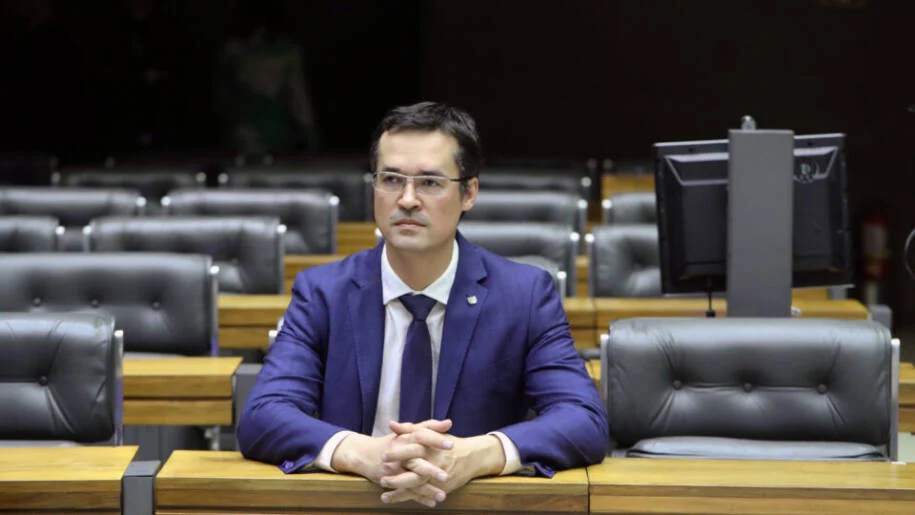 TRE-PR mantém candidatura de Deltan Dallagnol ao Senado, mas campanha é suspensa