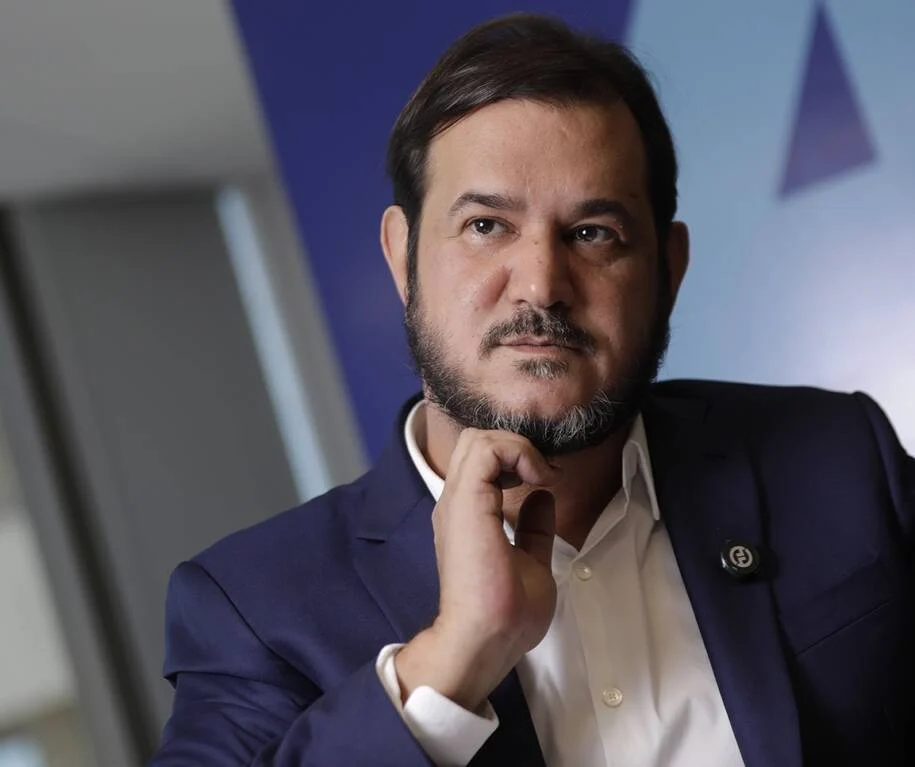 TRE-RJ aprova candidatura de Antônio Rueda, mas investigações continuam