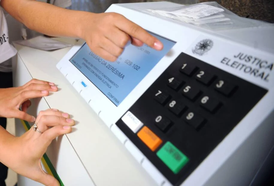 TSE impõe multas severas para mesários faltosos nas eleições 2026