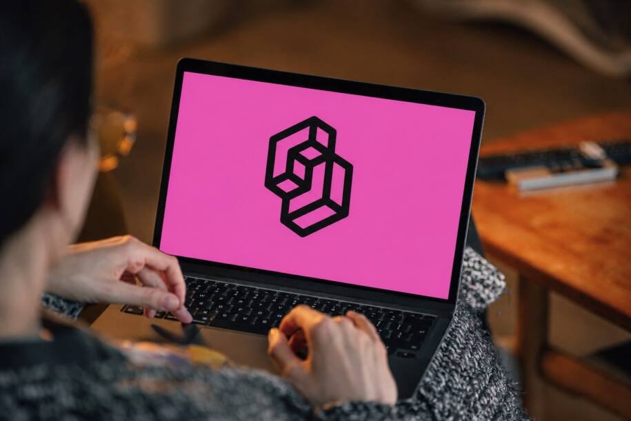 TypeSafe AI Lança Jev, IA Rápida que Promete Reduzir Erros e 'Alucinações'
