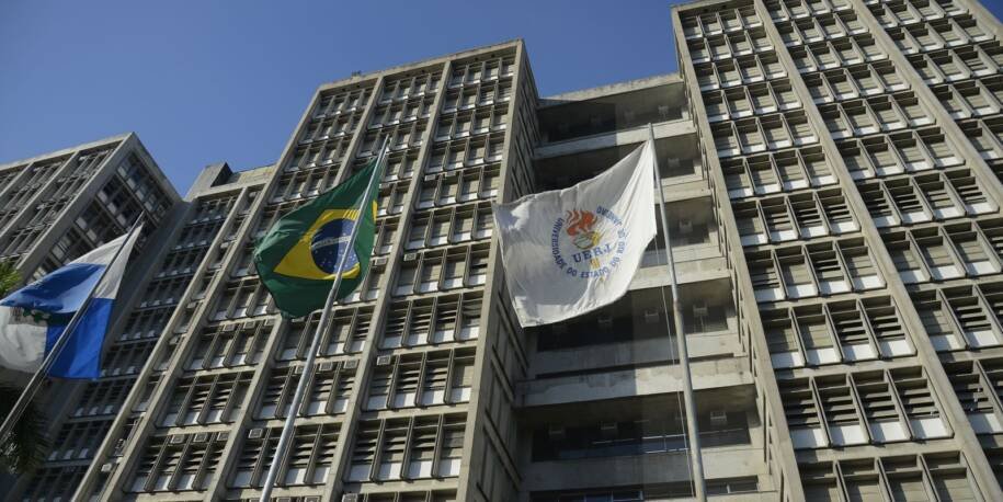 Uerj é condenada a indenizar estudantes em R$ 35 mil após racismo em prova