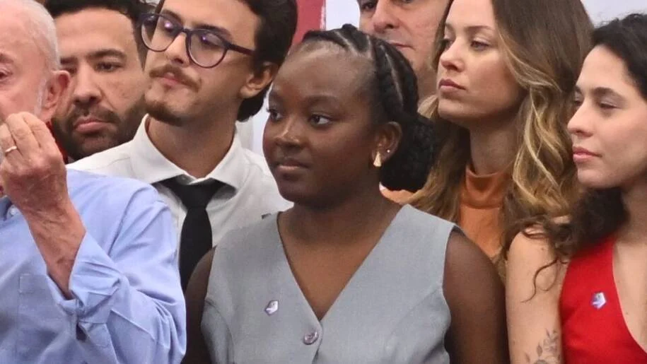 Ana Elisa, a mais jovem deputada, recebe ameaças e Justiça investiga caso