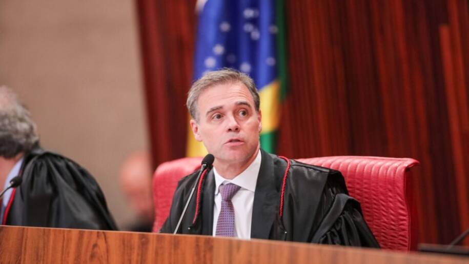 André Mendonça afirma que Lula e Flávio devem divulgar sigilos sem TSE
