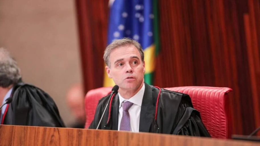 André Mendonça afirma que Lula e Flávio devem divulgar sigilos sem TSE