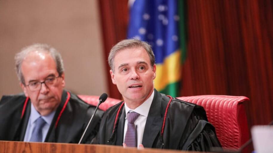 André Mendonça afirma que Lula e Flávio podem abrir sigilos sem TSE