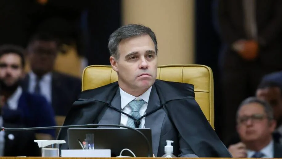 André Mendonça ordena Lula a retirar posts sobre Flávio e cortes sociais em 3 horas