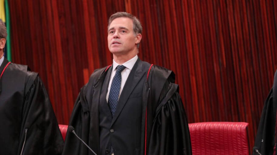 André Mendonça vota em Brasília e provoca tensão ao levantar sigilo sobre Moraes