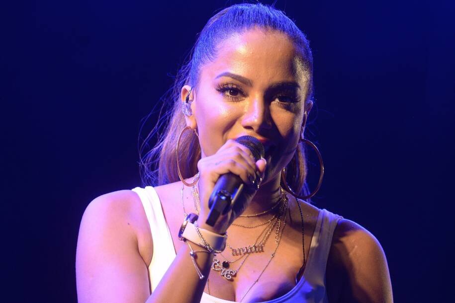 Anitta apoia Lula e critica Flávio Bolsonaro em meio a polêmica religiosa
