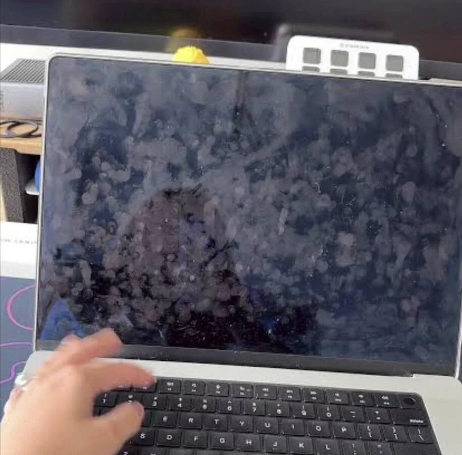 Apple lança MacBook Pro a R$ 35 mil, mas usuários relatam manchas na tela