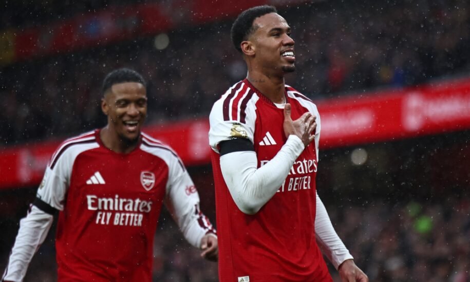 Arsenal supera Everton por 2 a 0 e se aproxima do Manchester City na Premier League