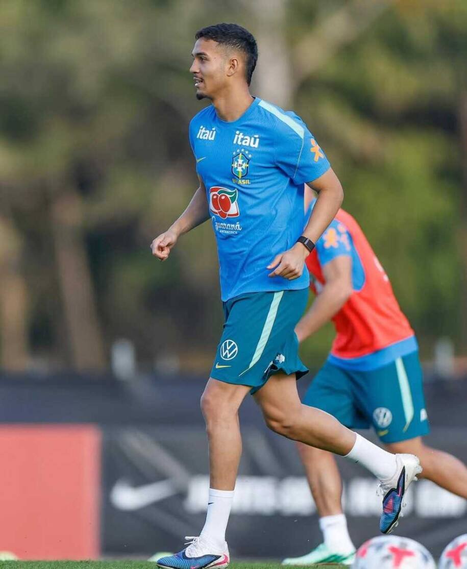 Arthur Dias brilha no Athletico e Tottenham faz proposta de 21 milhões de euros