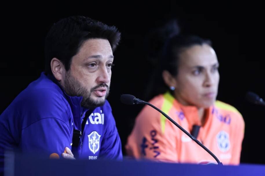 Arthur Elias confirma desejo de contar com Marta na Copa de 2027 no Brasil