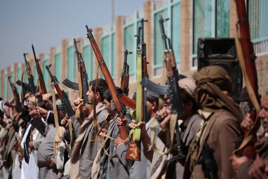 Ataques dos houthis a Riad matam três e provocam caos em aeroportos sauditas