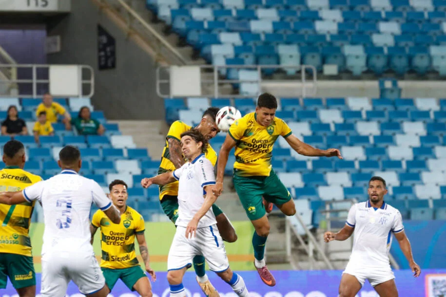 Avaí vence Cuiabá na Arena Pantanal e se aproxima de deixar o Z4