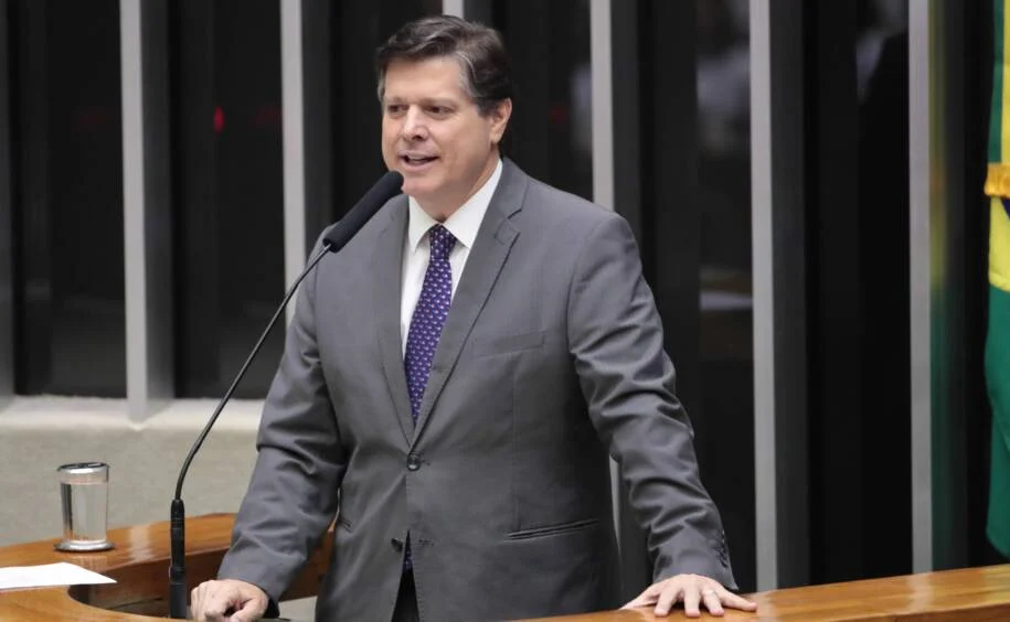 Baleia Rossi anuncia apoio de 17 diretórios do MDB a Flávio Bolsonaro em SP