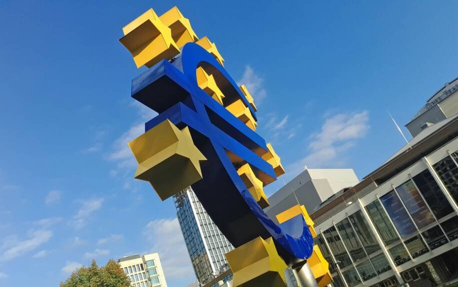 Banco Central Europeu mantém juros em 2,5% e alerta sobre inflação crescente