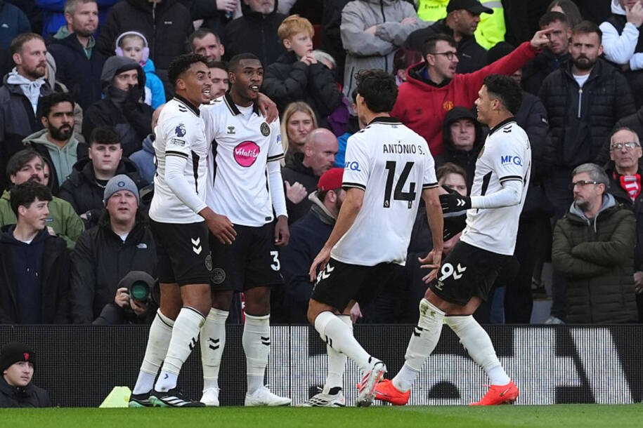 Bournemouth arrasa Manchester United em Old Trafford e deixa Red Devils em crise