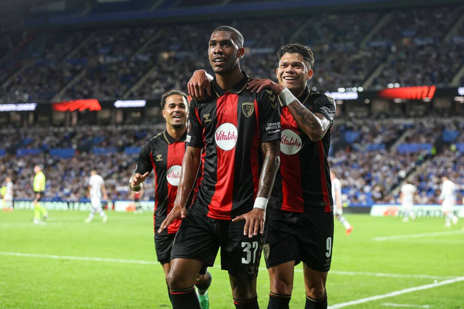 Bournemouth humilha Manchester United com 3 a 0 e mantém série invicta