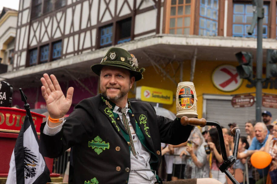 Bretzelwagen estreia com sucesso na Oktoberfest Blumenau e encanta público
