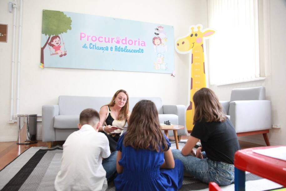 Câmara de Blumenau homenageia Procuradoria da Criança com mais de 4.200 alunos atendidos