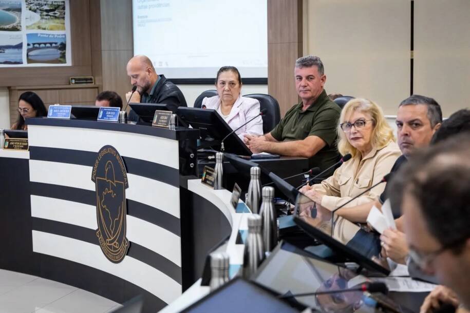 Câmara de Vereadores de Itapema aprova PL que restringe coleta de lixo e gera polêmica