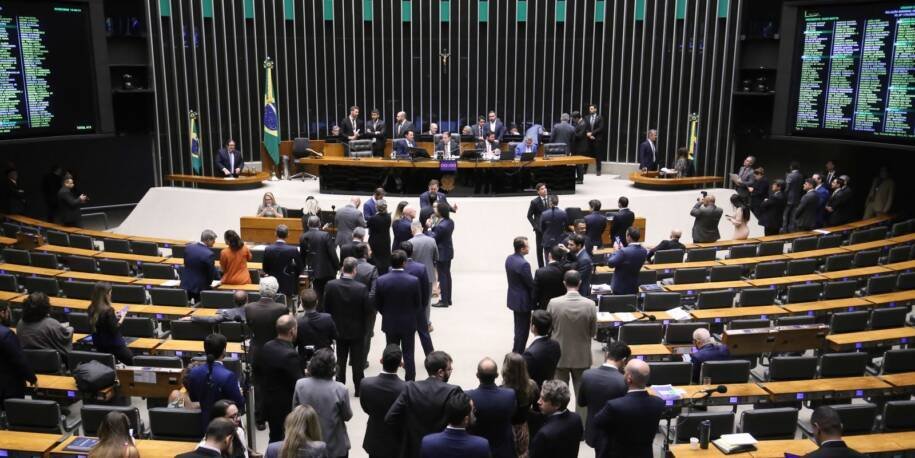 Câmara dos Deputados cresce para 109 mulheres, mas Senado não elege negras