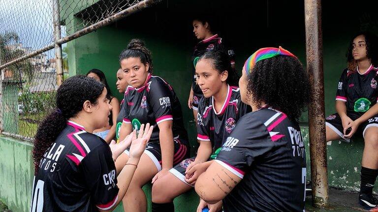 Caminhos da Reportagem revela desafios do futebol feminino antes da Copa de 2027
