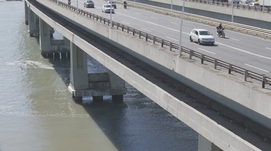 Casan interrompe abastecimento e desativa adutora na Ponte Colombo Machado Salles