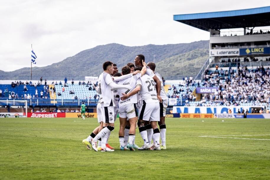 Ceará vence Avaí nos acréscimos e complica situação na Série B