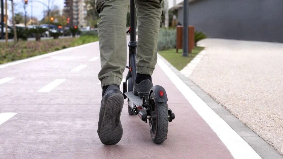 CET impõe multas de R$ 130,16 para condutas agressivas com patinetes em SP