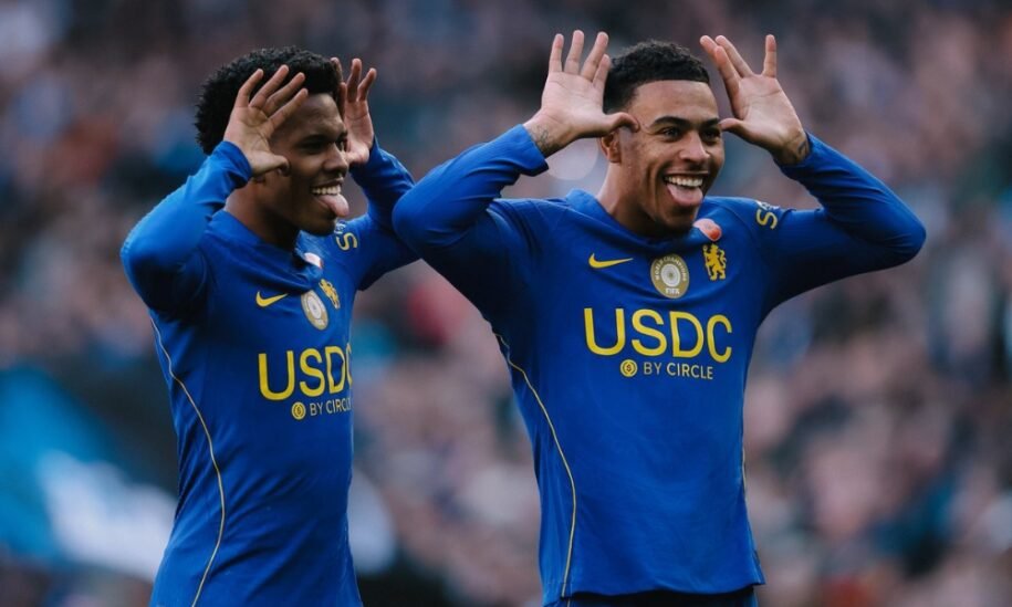 Chelsea supera Manchester United por 2 a 0 e afunda rival na Premier League