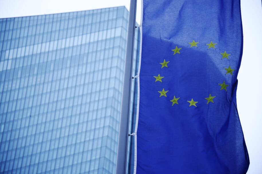 Confiança do Consumidor na Zona do Euro Recua e Especialistas Preveem Queda Maior